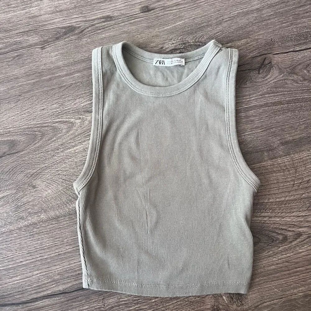 Zara Women's Green Sleeveless Cropped Tank Top Size Small